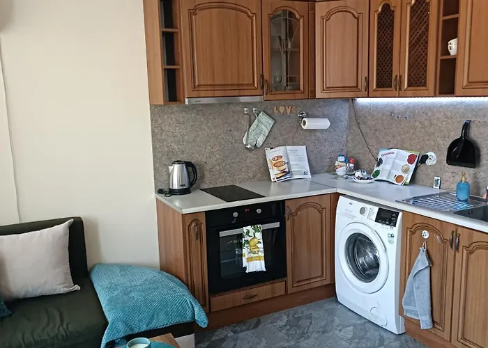 боровата къща * Várna